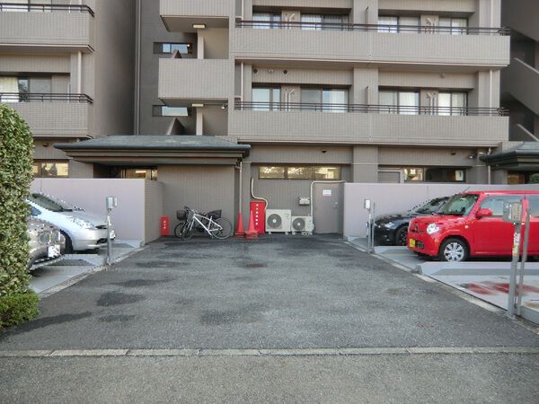 【パークハイム本牧】駐車場 【パークハイム本牧】駐車場