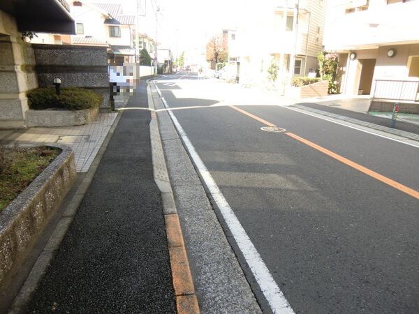 【ビッグヴァン本牧三渓園】マンション前面道路