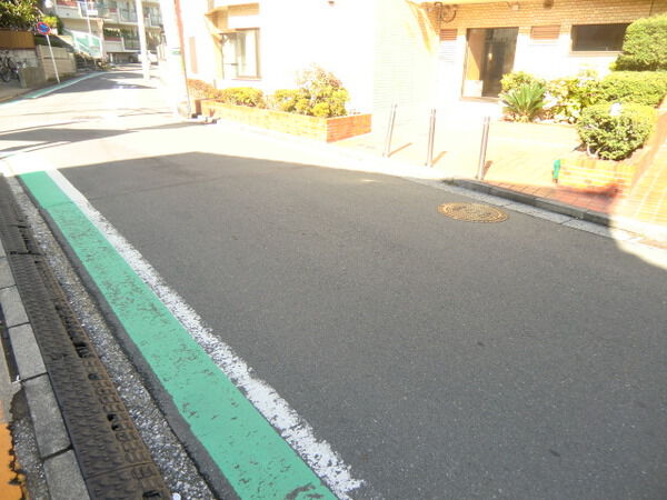 【ライオンズマンション三渓園】マンション前面道路