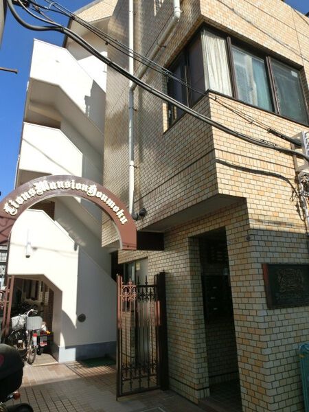 【ライオンズマンション本牧】マンションエントランス前アプローチ