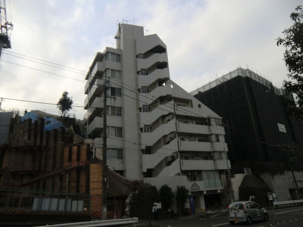 【横浜山手高栄マンション】外観写真