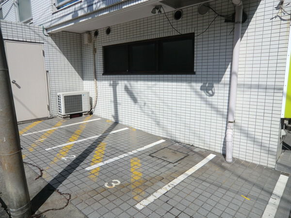 【スカイコート横浜山手】バイク置場