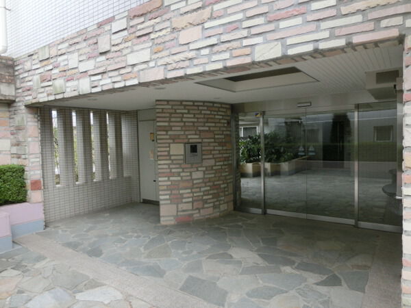 【ユーロハイツ山手】マンションエントランス