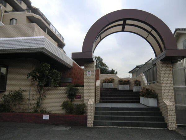 【山手ガーデンハイツ】マンションエントランス