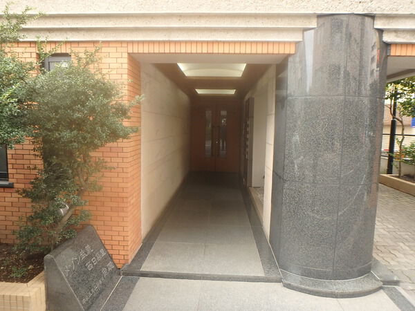 【メゾン武蔵西日暮里】アプローチ