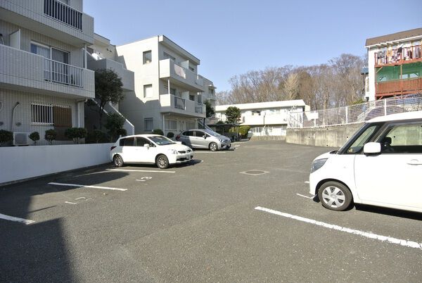 【クリオ大宮東壱番館】駐車場