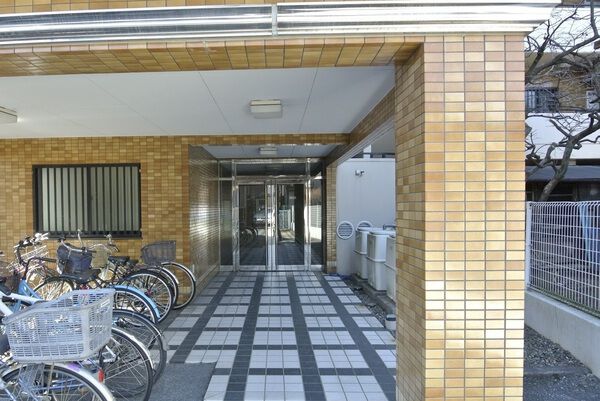 【ドミトリー大宮】エントランス