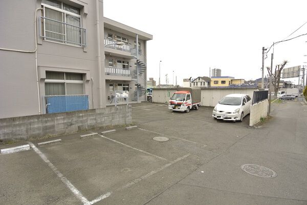 【共栄並木ハイツ】駐車場 【共栄並木ハイツ】駐車場
