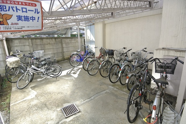 【松栄大宮マンション】駐輪場