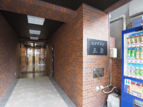 【ビジデンス三慶】エントランス