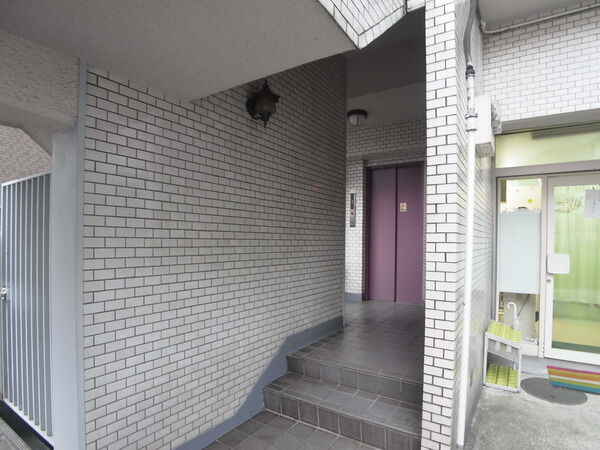 【ローレルプラザ田町】階段