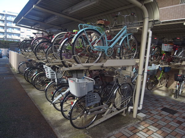 【ヴェルビュ南浦和弐番館】駐輪場 【ヴェルビュ南浦和弐番館】駐輪場