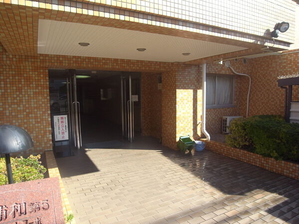 【南浦和第５ローヤルコーポ】エントランス