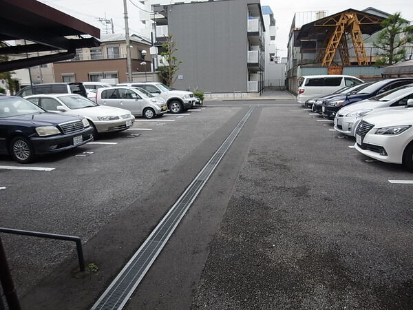 【グリーンパーク西川口スカイハイツ】駐車場