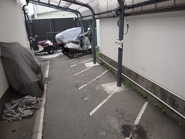 【グリーンパーク西川口スカイハイツ】バイク置場