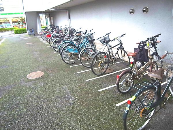【スカイコート西川口】駐輪場