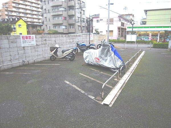 【スカイコート西川口】バイク置場