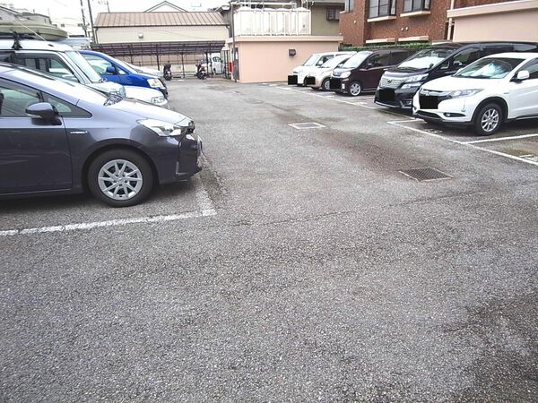【ライオンズシティ川口並木】駐車場