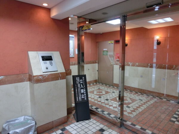 【セジョリ横浜みなとみらい】風除室 【セジョリ横浜みなとみらい】風除室