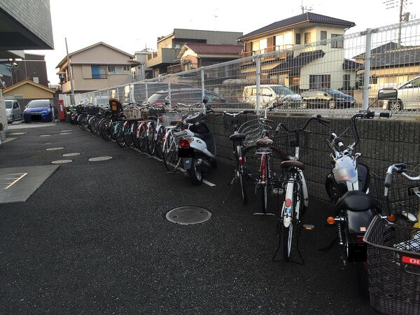 【シュロス川口壱番館】バイク置場