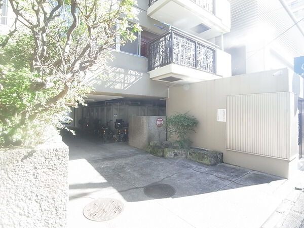 【ソフィア川口幸町】マンションエントランス