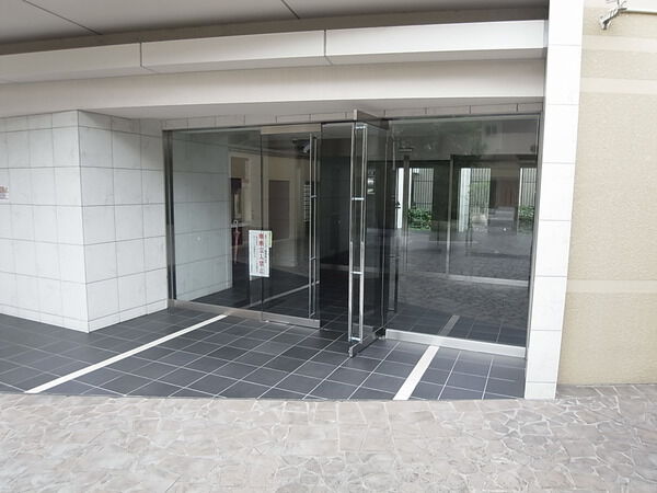 【フェローネ川口クオリス】マンションエントランス