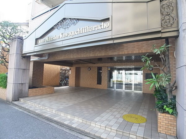 【ライオンズマンション川口飯原町】マンションエントランス