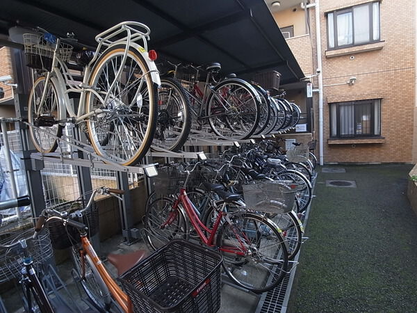 【ライオンズマンション川口飯原町】駐輪場