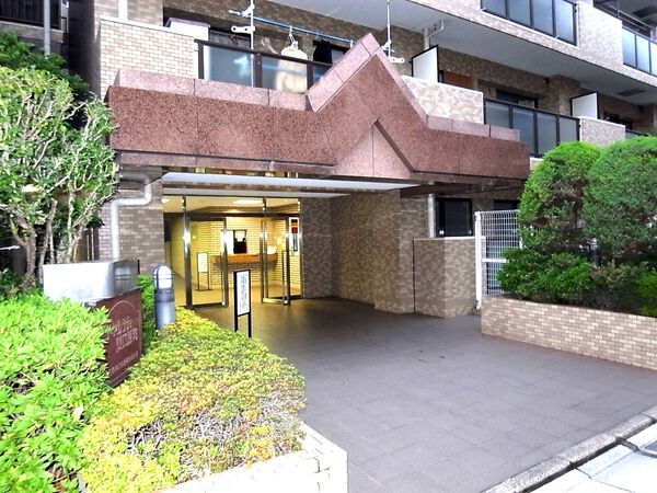 【ローヤルシティ川口原町】マンションエントランス
