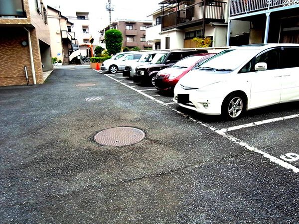 【ローヤルシティ川口原町】駐車場