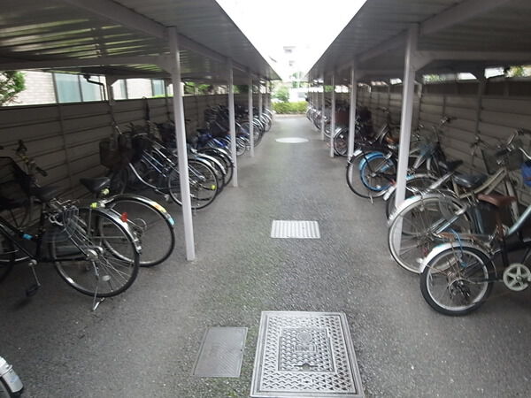 【ローヤルシティ川口原町】駐輪場