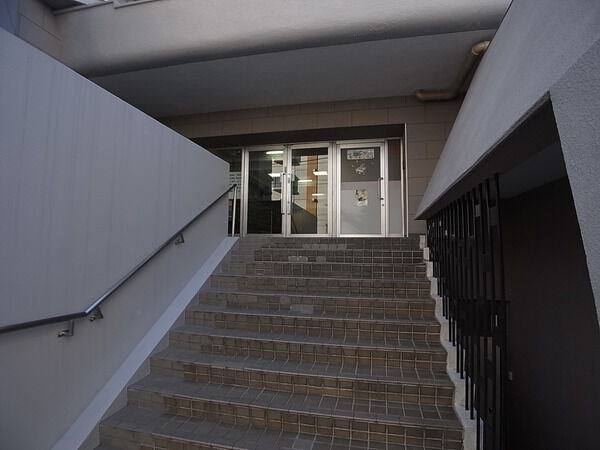 【川口グレースマンション】エントランス 【川口グレースマンション】エントランス