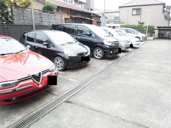 【川口中青木ローヤルコーポ】駐車場