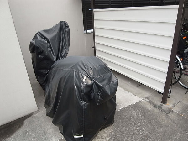 【川口中青木ローヤルコーポ】バイク置場
