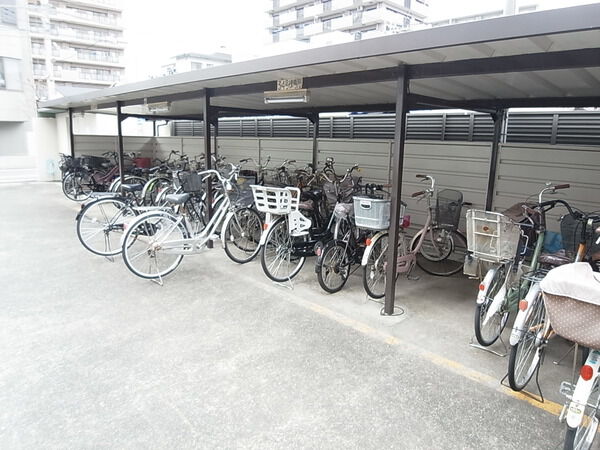 【川口中青木ローヤルコーポ】駐輪場