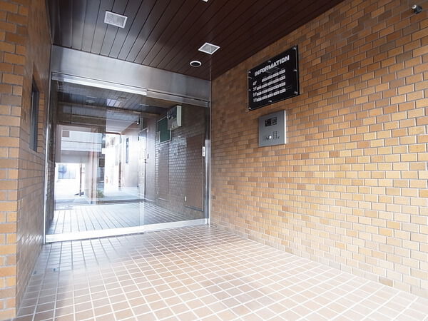 【ライオンズマンション栗木町】エントランス