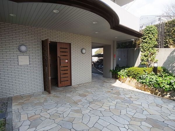 【ヴェルレージュ本郷台緑の丘】エントランス外観