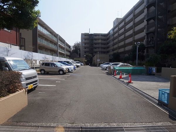 【クレール本郷台】駐車場