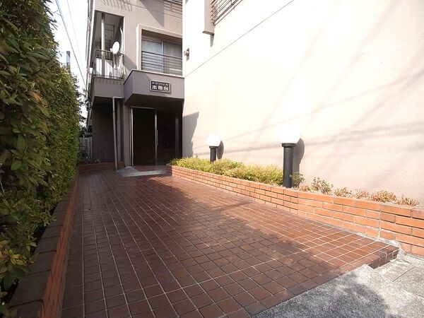 【サンパレス本郷台】エントランス外観