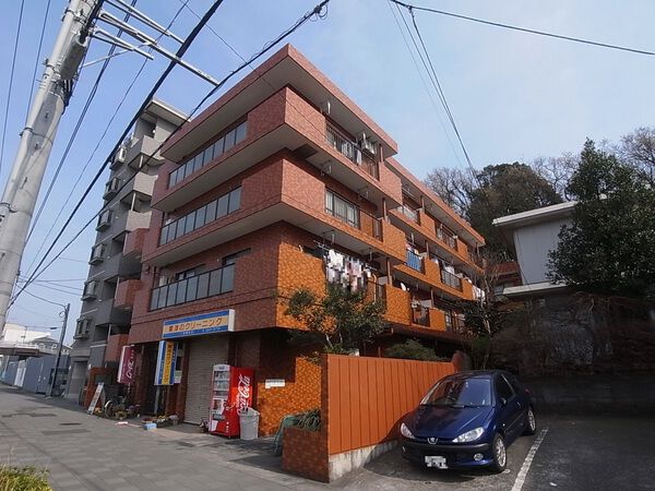 【ライオンズマンション本郷台】マンション外観写真