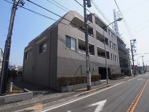 【ルシオン本郷台】マンション外観写真