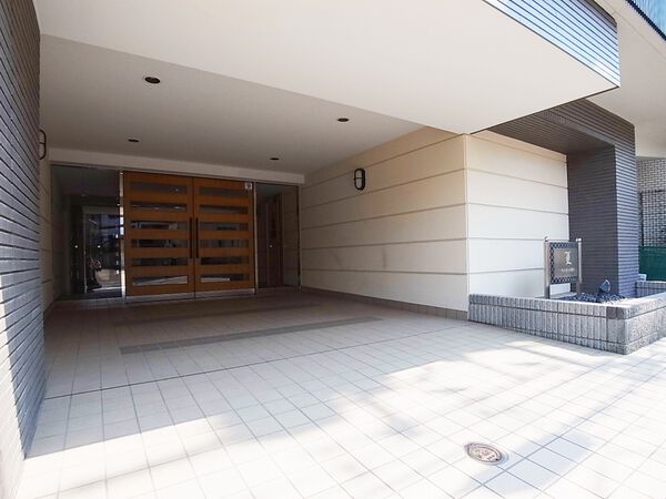 【ルシオン本郷台】エントランス外観