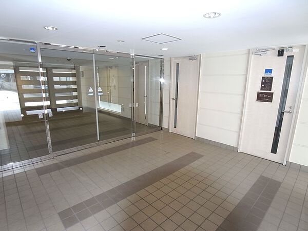 【ルシオン本郷台】エントランス
