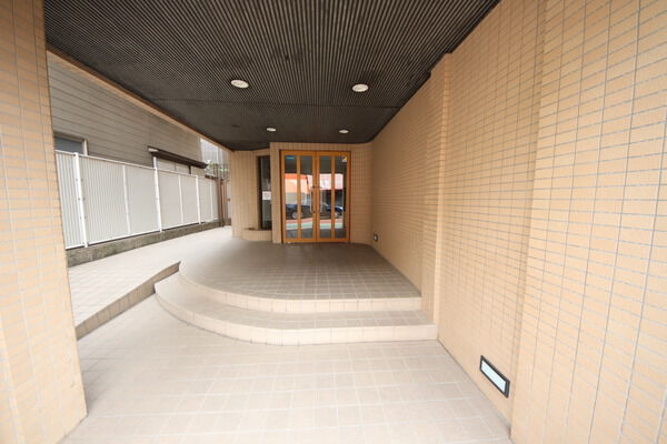 【エクラン西蒲田】エントランス付近