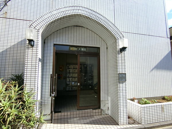 【グラビス蒲田】エントランス