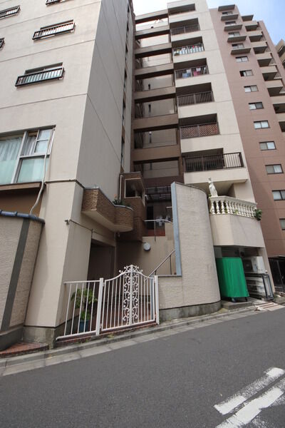 【ルナハイツ蒲田】エントランス付近