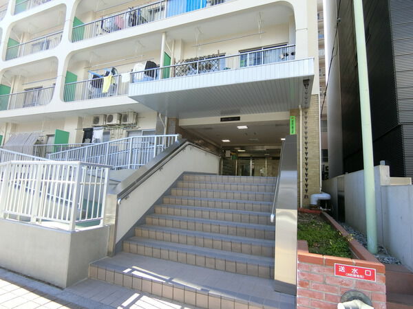 【蒲田公園マンション】エントランス付近