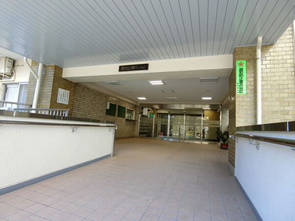 【蒲田公園マンション】エントランス付近