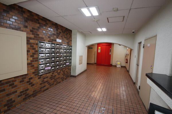 【西蒲田ファミリーマンション】エントランス