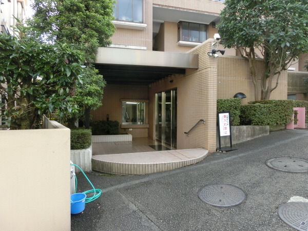 【コスモ根岸旭台】エントランス